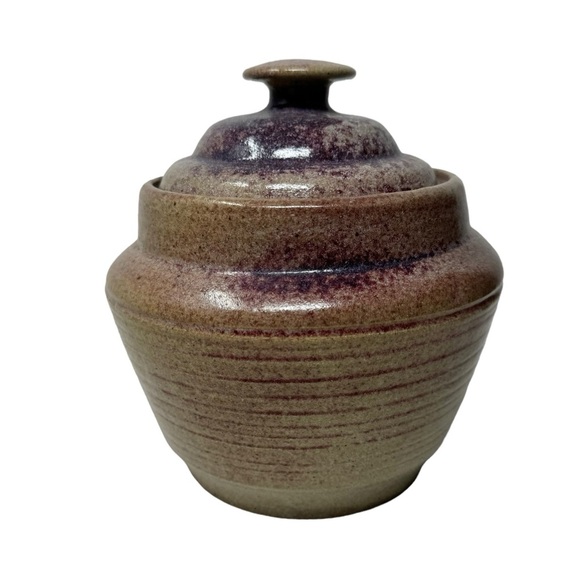 1983 Beautiful Hand-thrown Pottery Clay Jar with Lid 7.5” - Picture 2 of 7